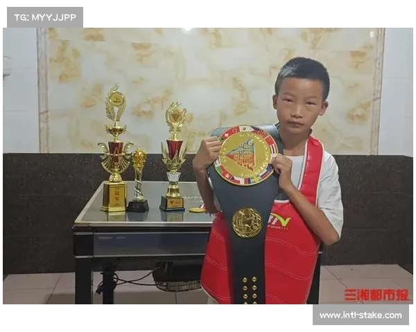 苏州队姚天翊孙林煜罗宇泽勇夺10至11岁组男子佩剑团体第三名