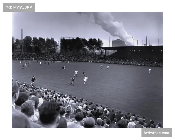 鲁尔区的变迁:随着矿业衰落,沙尔克04与波鸿的社区角色如何演变?